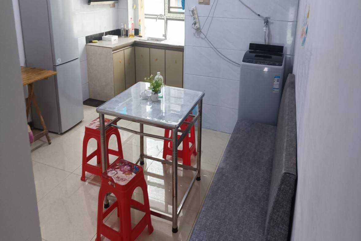 檀山湾小区 1室1厅1卫 700.0元/月 檀山湾小区 1室1厅1卫 700.0元/月室内图