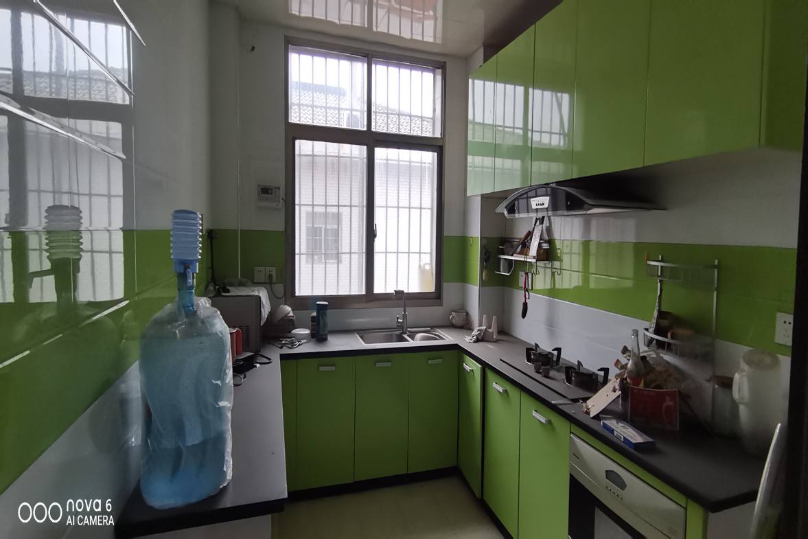 御园小区 4室2厅2卫 1600.0元/月 御园小区 4室2厅2卫 1600.0元/月室内图