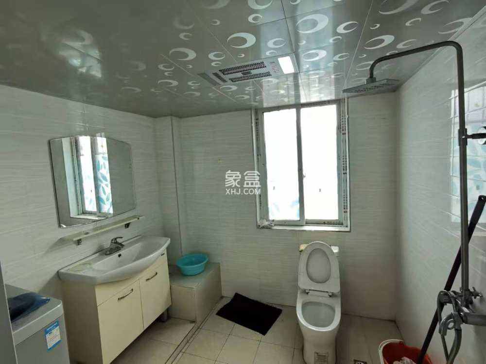 禧诚月畔湾  3室2厅2卫    1800.0元/月室内图