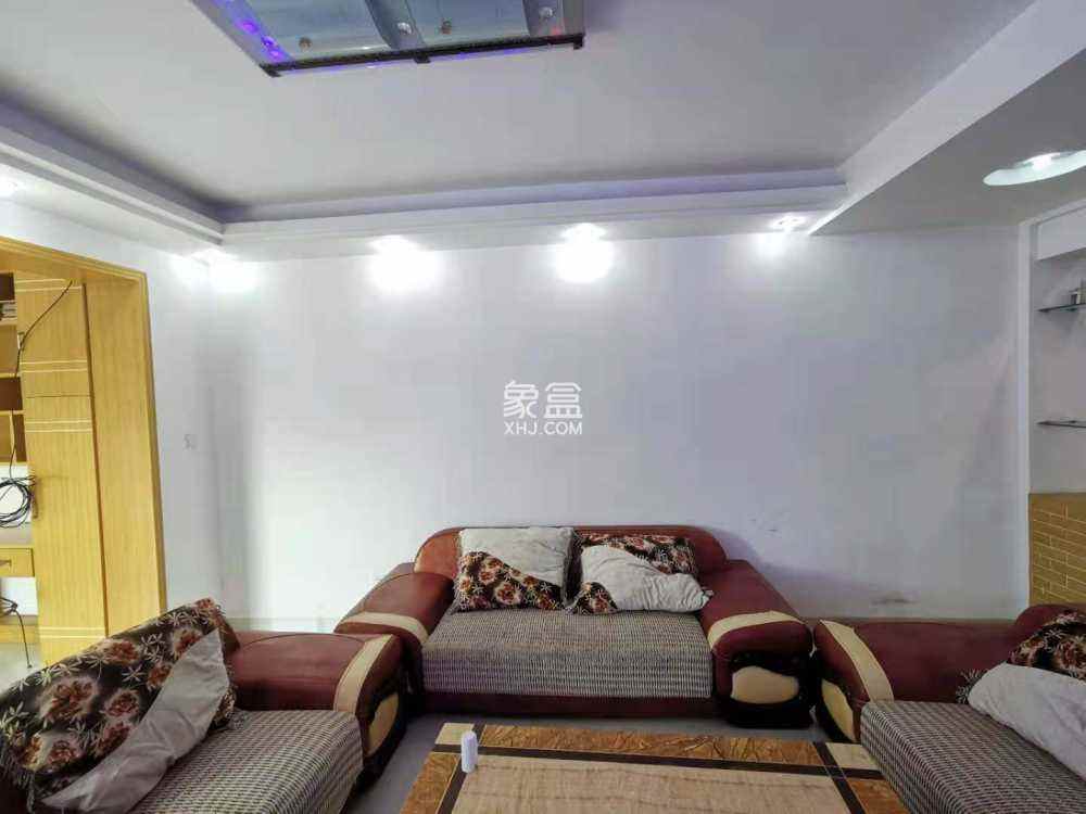 禧诚月畔湾  3室2厅2卫    1800.0元/月室内图