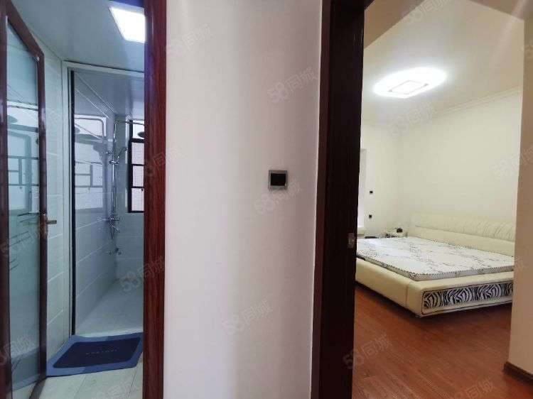 珠江愉景新城  3室2厅2卫   2600.00元/月室内图