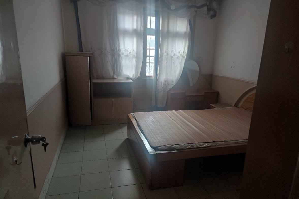 一中附小校内单位房  3室2厅1卫    1400.0元/月室内图