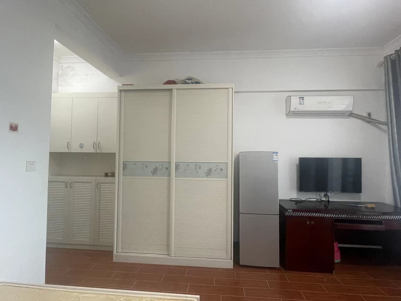 百弘学府城  1室1厅1卫    900.0元/月