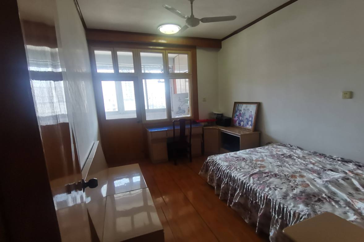 一小家属楼  4室2厅1卫   71.00万室内图1