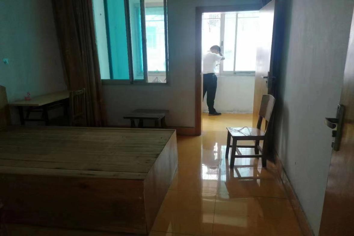 南湖新村(渔光新村)  3室2厅5卫    1000.0元/月 南湖新村(渔光新村)  3室2厅5卫    1000.0元/月室内图