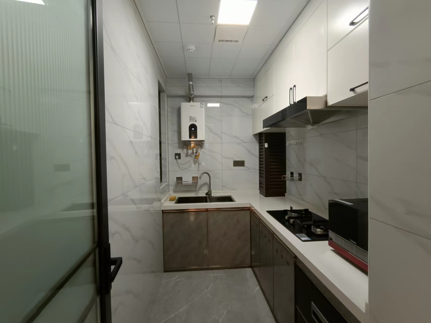 华润中心 2室2厅1厨1卫 230.00万