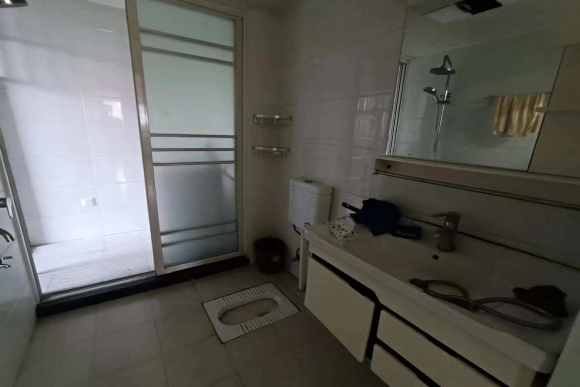 君临嘉龙公馆  3室2厅1卫    2400.0元/月室内图