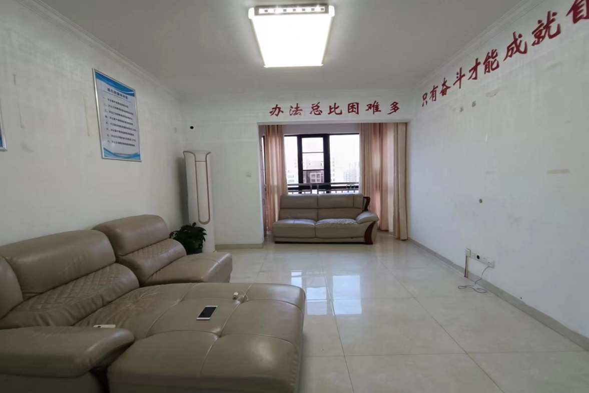 君临嘉龙公馆  3室2厅1卫    2400.0元/月室内图1