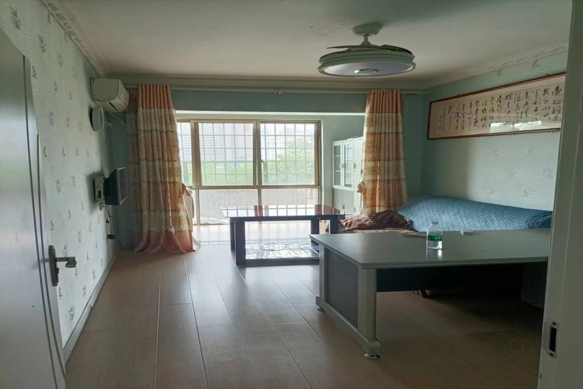 龙庭贵筑  4室2厅2卫    2000.0元/月室内图