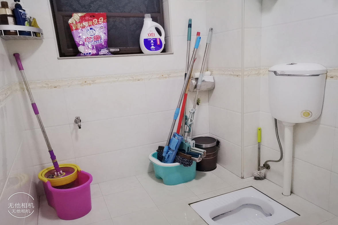 悦江山  4室2厅2卫    95.8万客厅