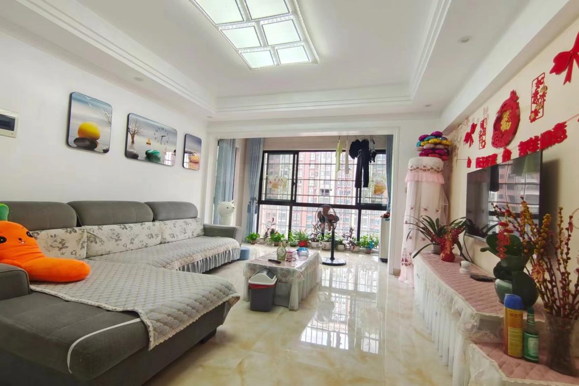 港九湾(巴陵东郡小区)  3室2厅2卫    1900.0元/月室内图1