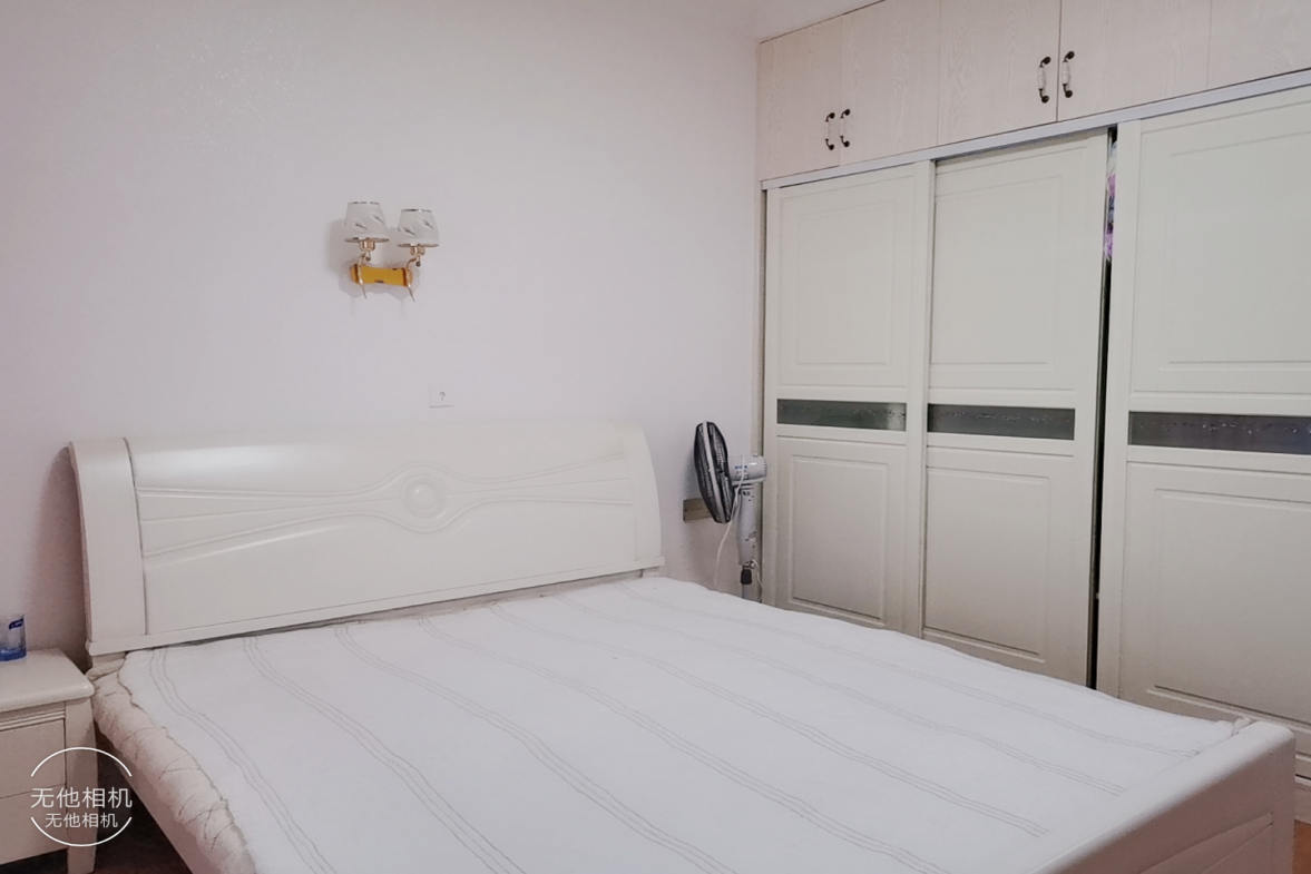 悦江山  4室2厅2卫    95.8万客厅