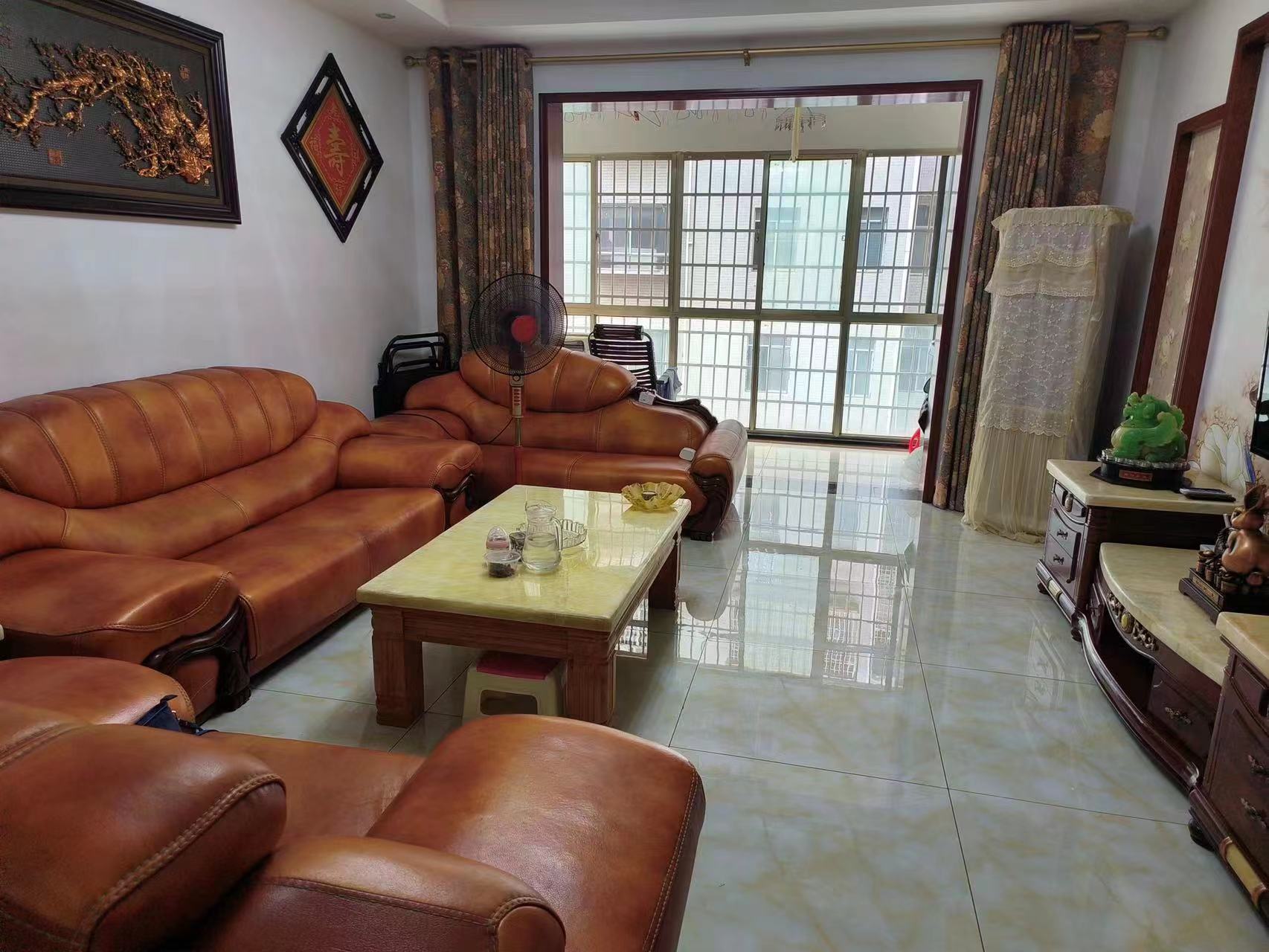 龙凤花园  4室2厅2卫    80.0万