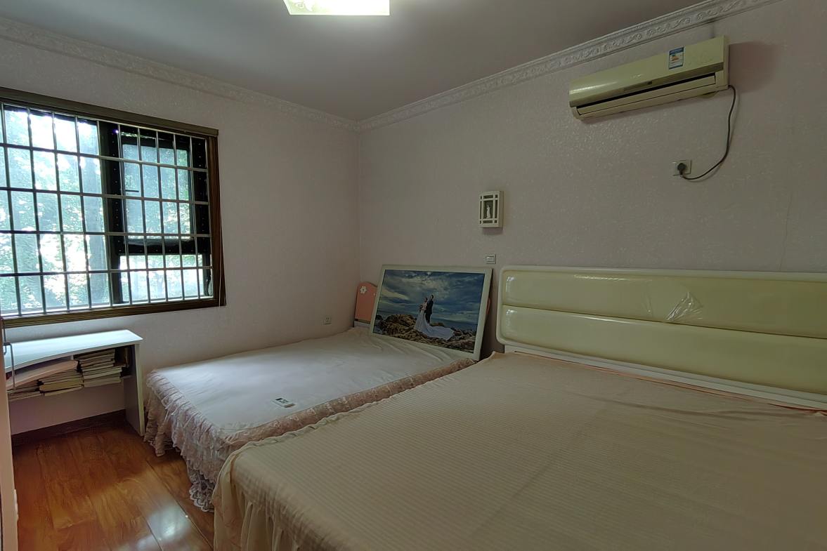 大同芙蓉  4室2厅2卫    108.8万客厅