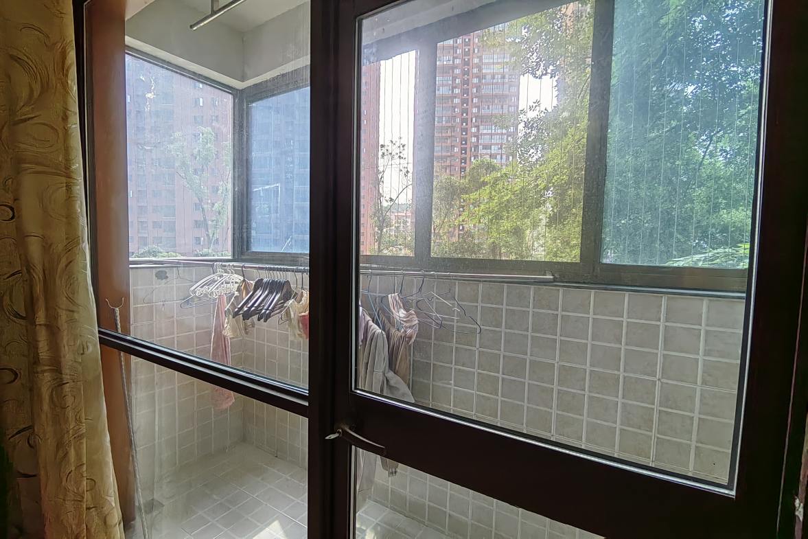 大同芙蓉  4室2厅2卫    108.8万客厅