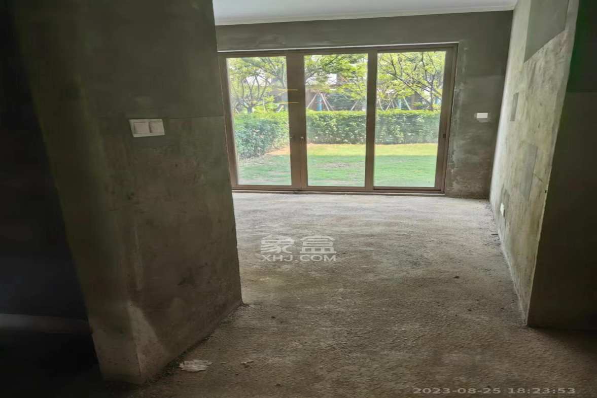 绿地麓湖郡  4室2厅2卫    3500.0元/月 绿地麓湖郡  4室2厅2卫    3500.0元/月室内图