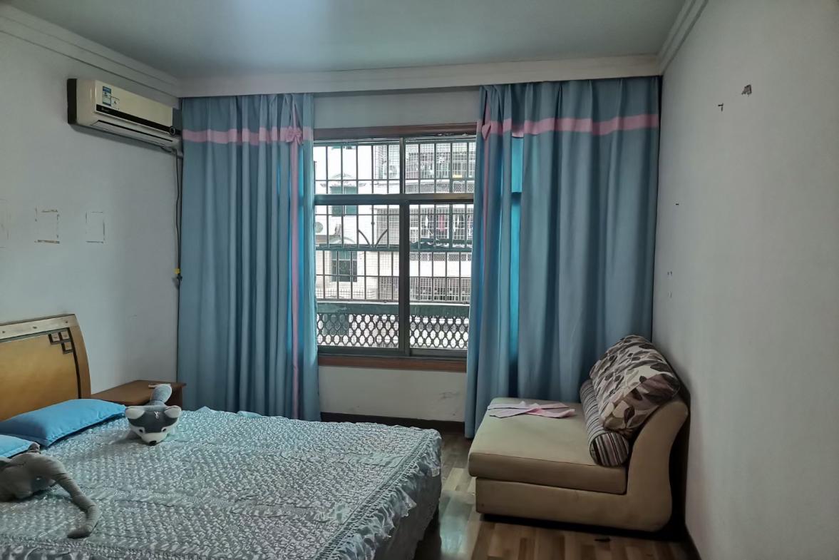 明珠商业广场 3室2厅2卫 1500.0元/月 明珠商业广场 3室2厅2卫 1500.0元/月室内图