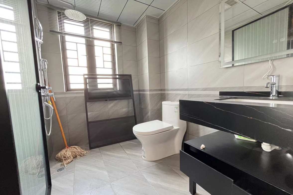 保利翡翠湾(中航翡翠湾) 3室2厅2卫 3500.0元/月 保利翡翠湾(中航翡翠湾) 3室2厅2卫 3500.0元/月室内图