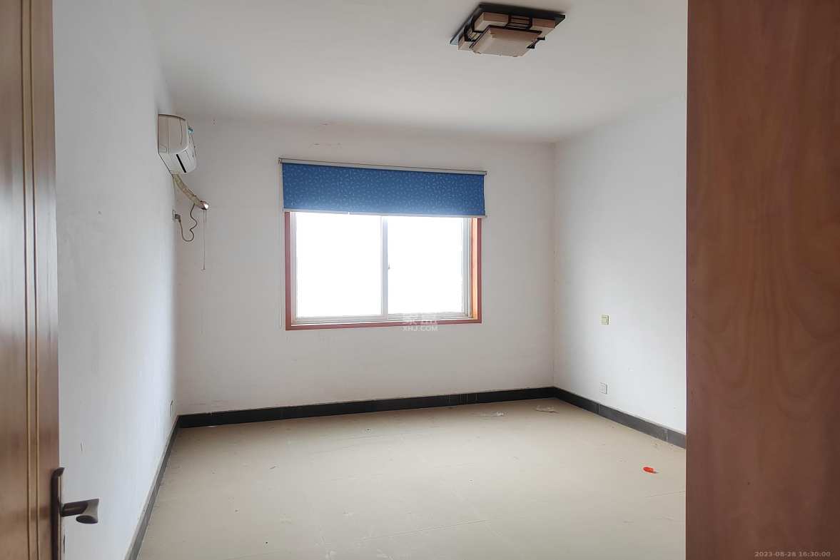 金鹰机电大市场  3室2厅2卫   1800.00元/月室内图