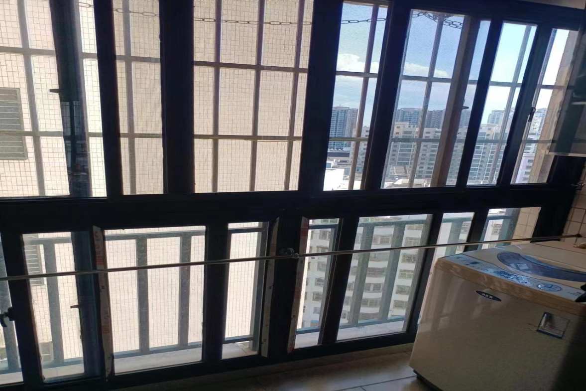 金海广场  3室2厅2卫   198.00万室内图
