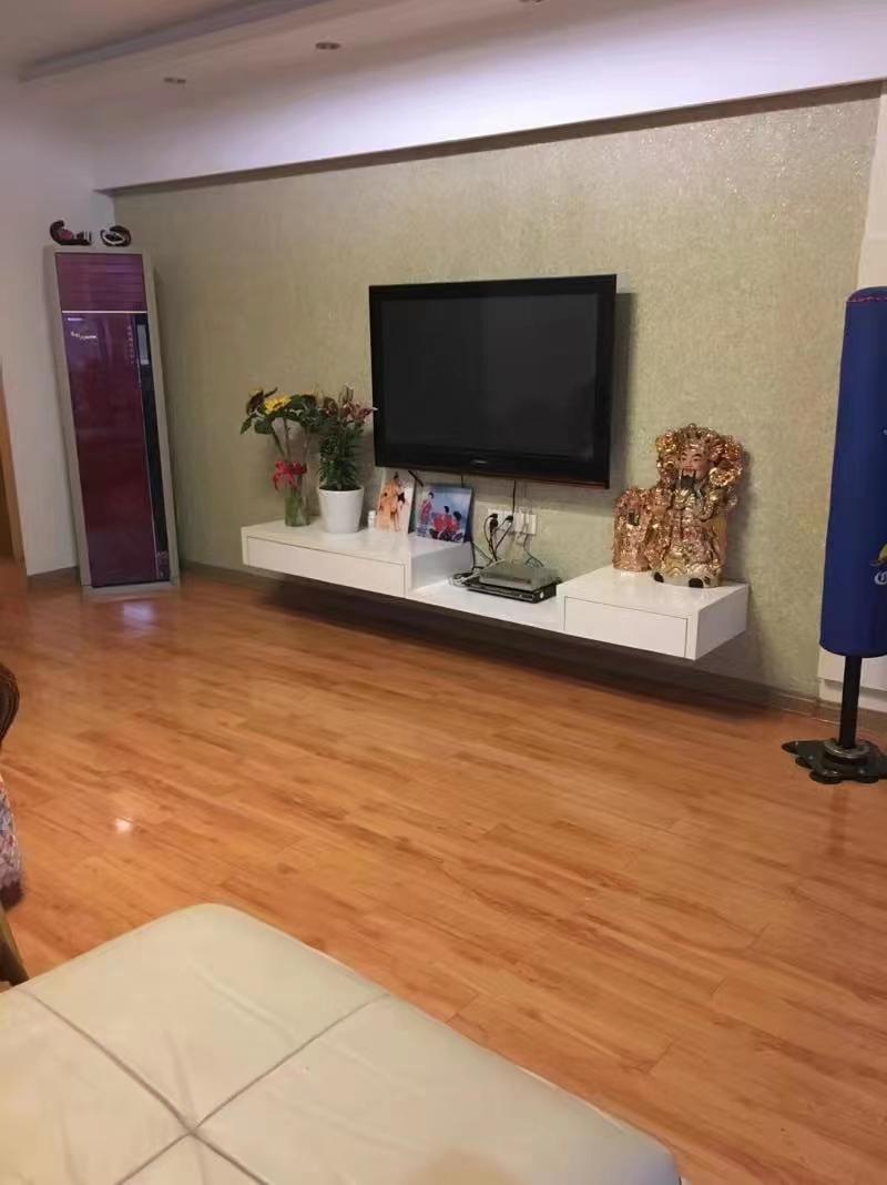 东方豪苑  4室2厅2卫    61.8万客厅