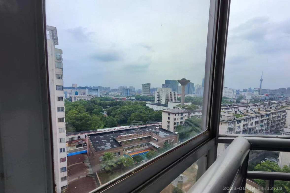 耀华大厦 3室1厅1卫 2800.0元/月 耀华大厦 3室1厅1卫 2800.0元/月室内图