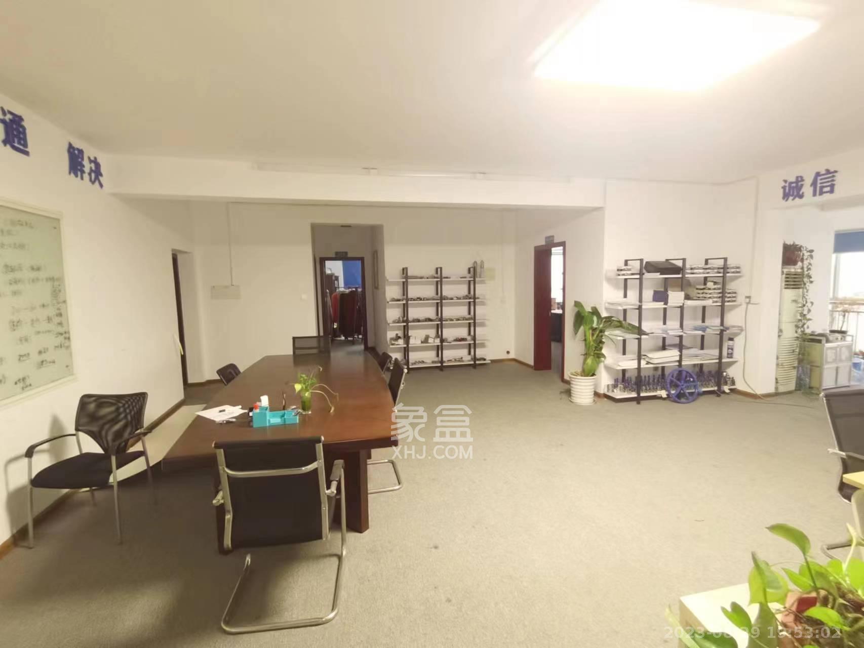 华雅花园  4室2厅2卫   9000.00元/月