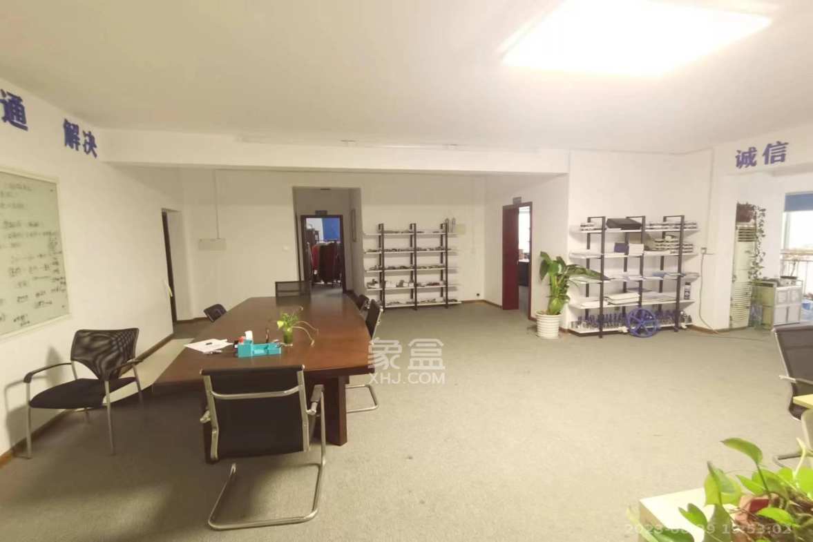 华雅花园  6室2厅2卫    6000.0元/月室内图1