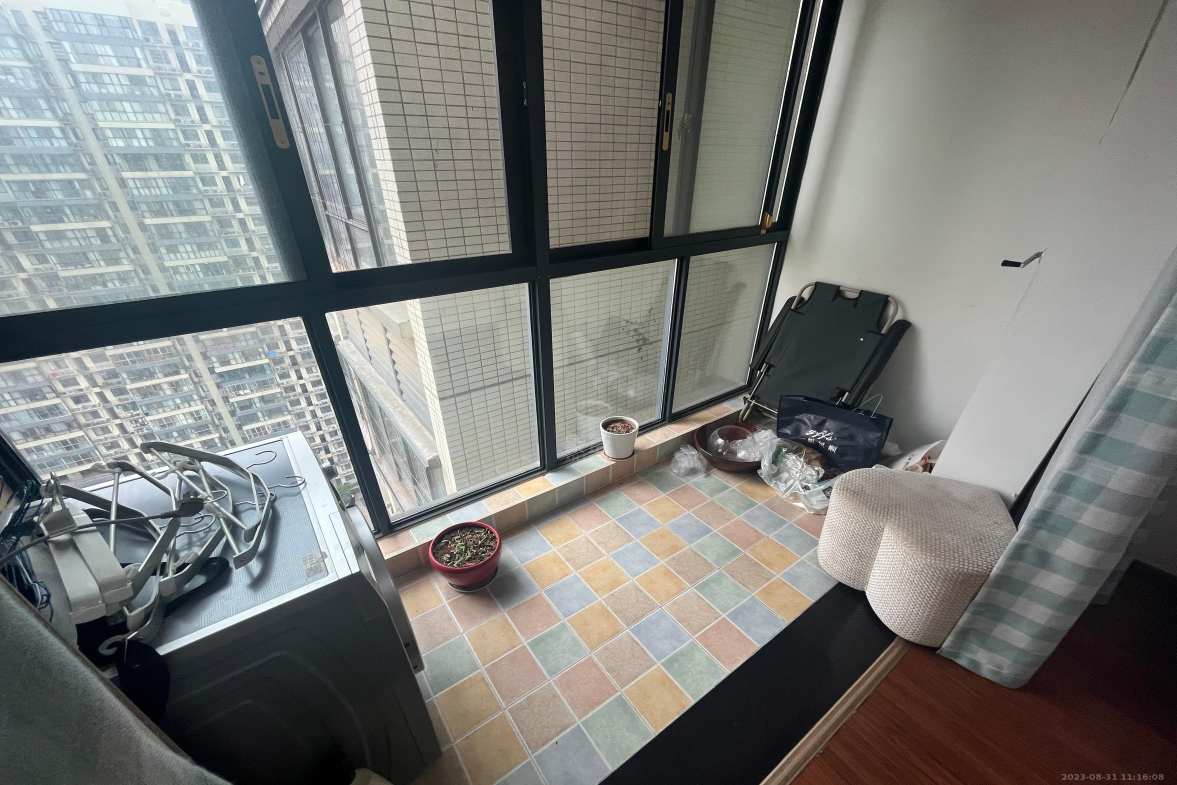 亿都新天地  3室2厅2卫    1700.0元/月室内图