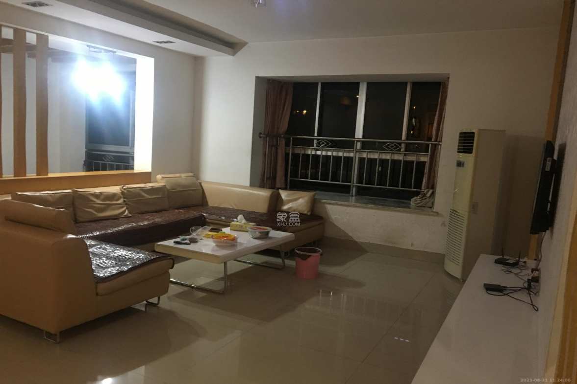 华银园 5室2厅2卫 3200.0元/月 华银园 5室2厅2卫 3200.0元/月室内图