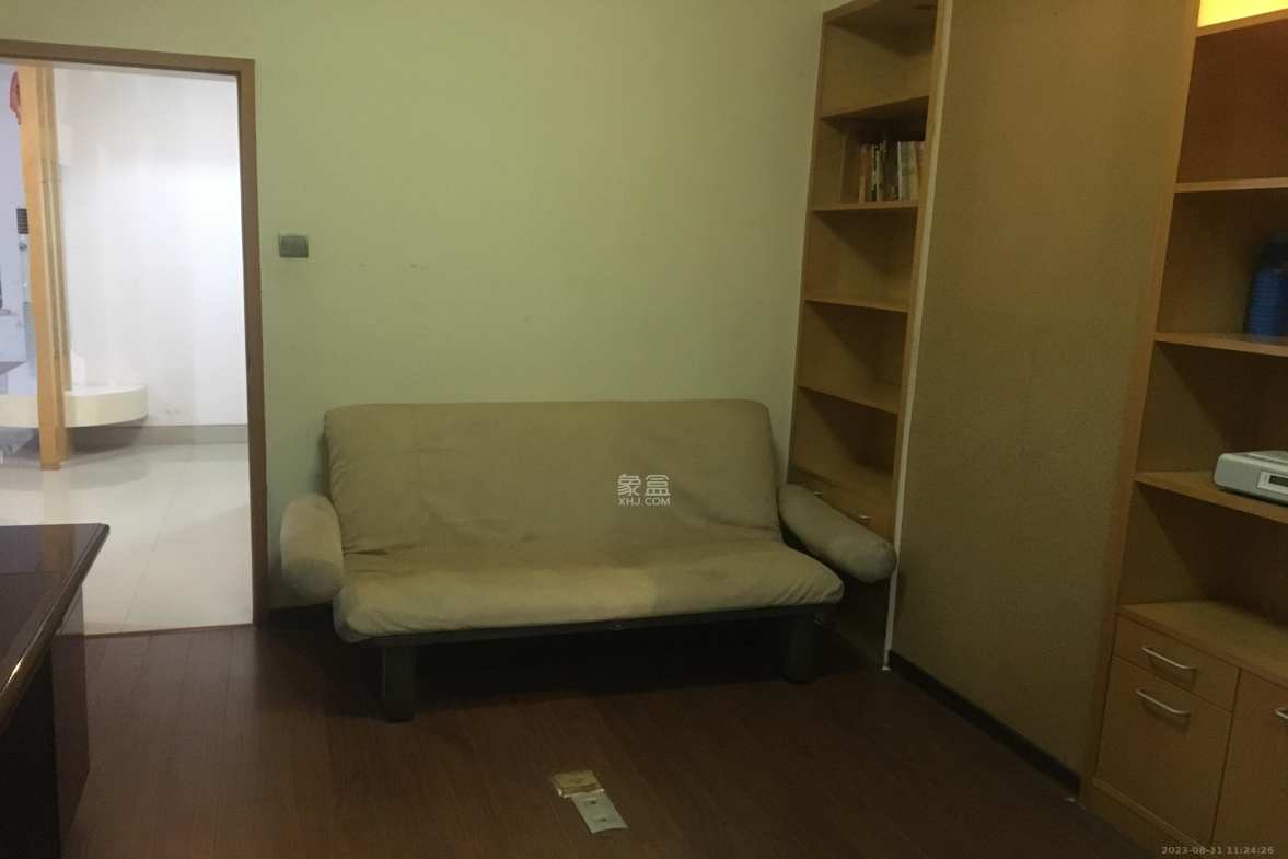 华银园 5室2厅2卫 3200.0元/月 华银园 5室2厅2卫 3200.0元/月室内图