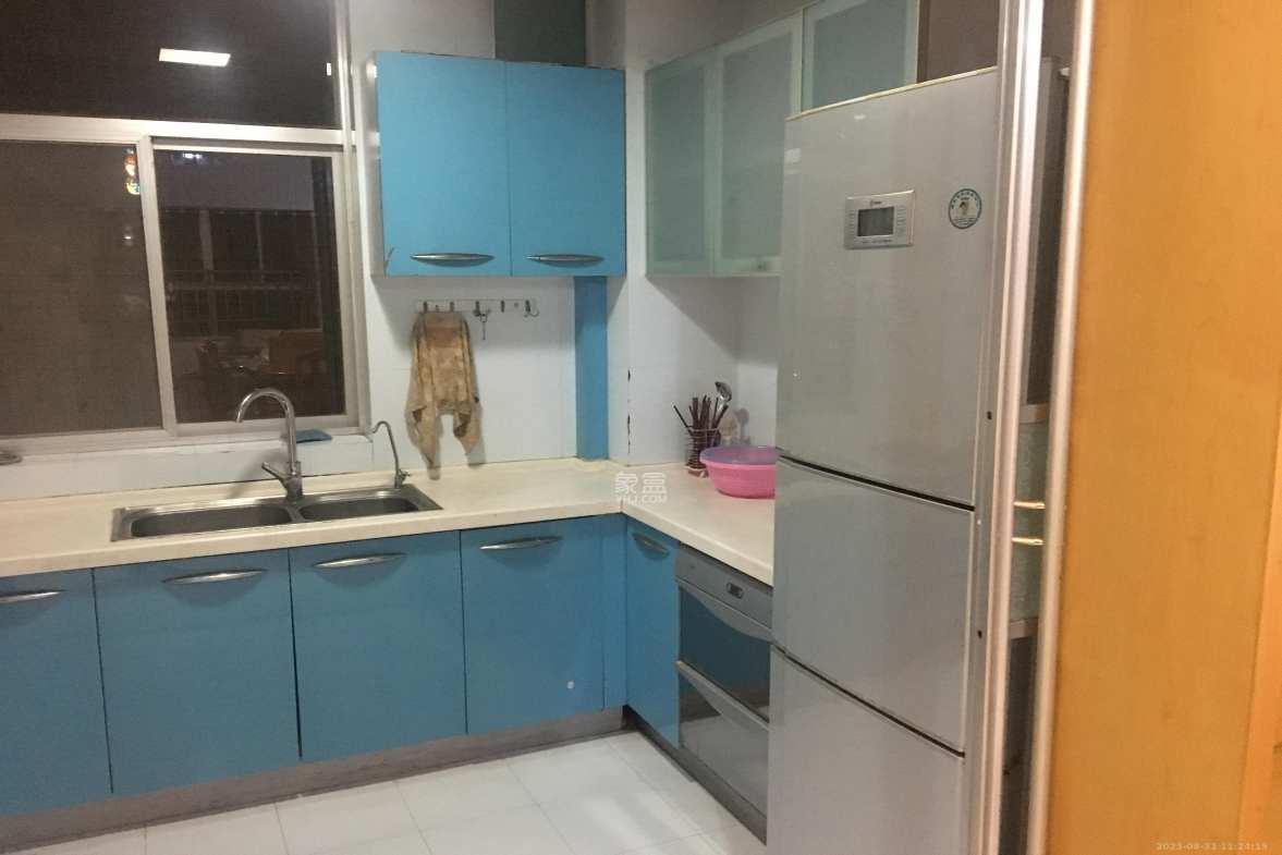 华银园 5室2厅2卫 3200.0元/月 华银园 5室2厅2卫 3200.0元/月室内图