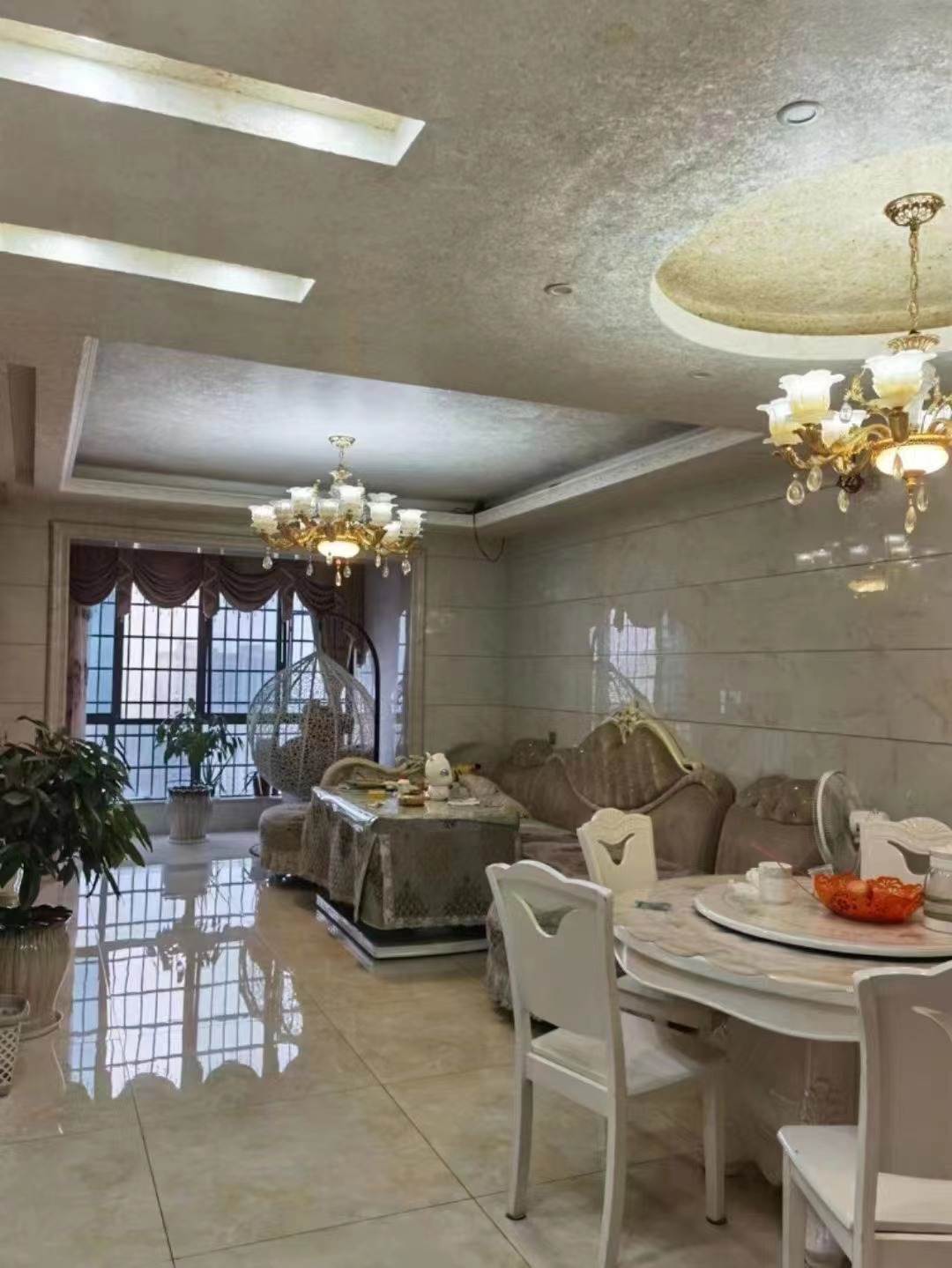 鸿星新天地  3室2厅2卫    2500.0元/月室内图