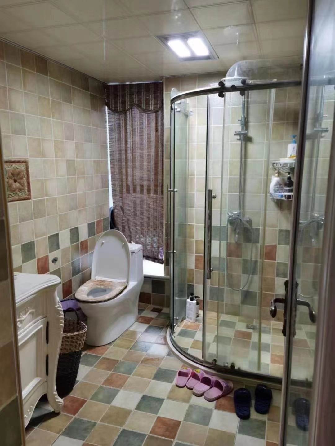 鸿星新天地  3室2厅2卫    2500.0元/月室内图