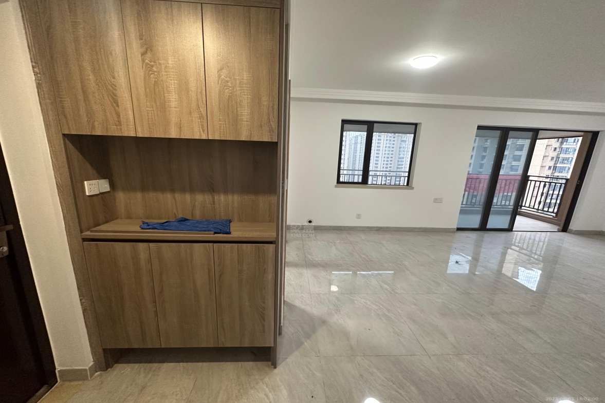 东部美的城  3室2厅2卫    2000.0元/月室内图1