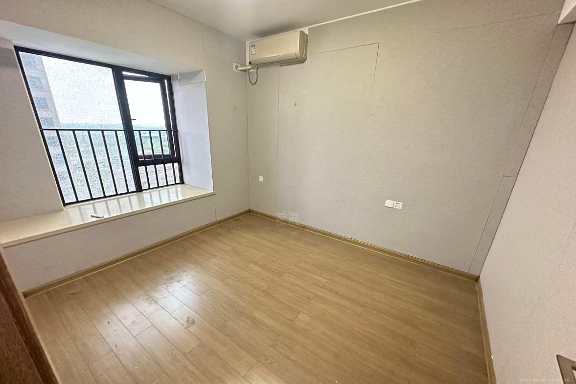 东部美的城  3室2厅2卫    2000.0元/月室内图