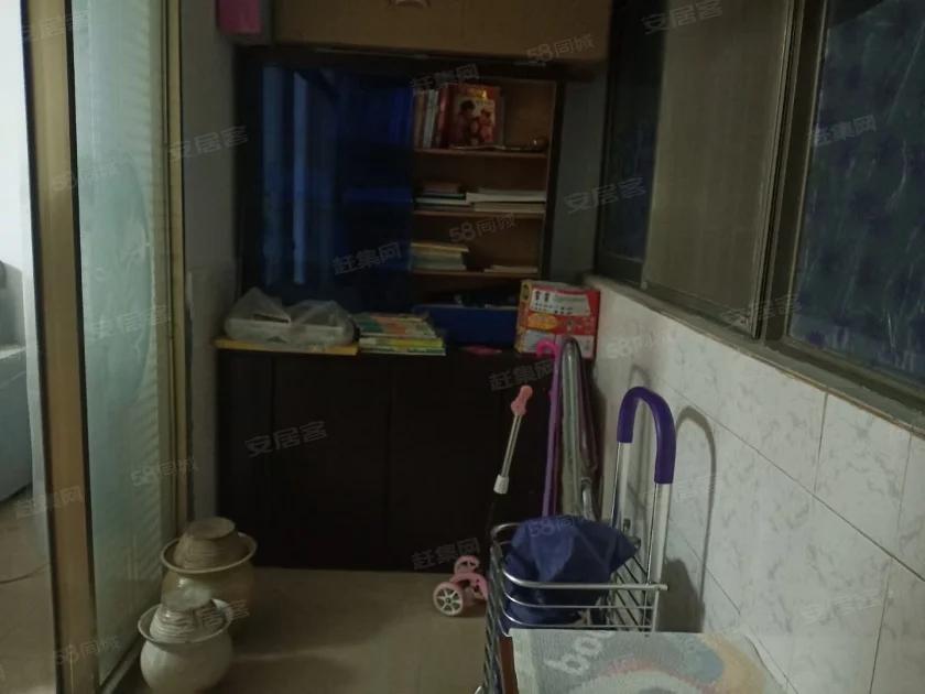 涟邵北苑  3室2厅2卫    69.8万客厅