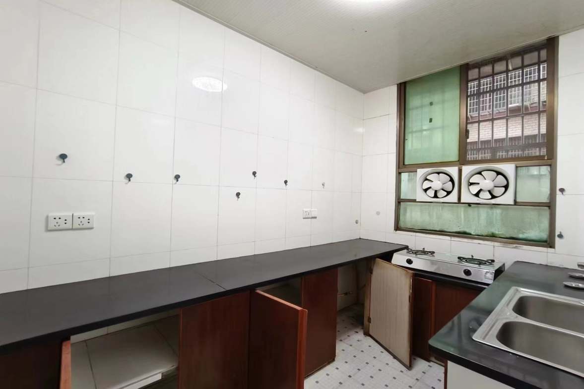 明月小区  3室2厅2卫   1200.00元/月室内图