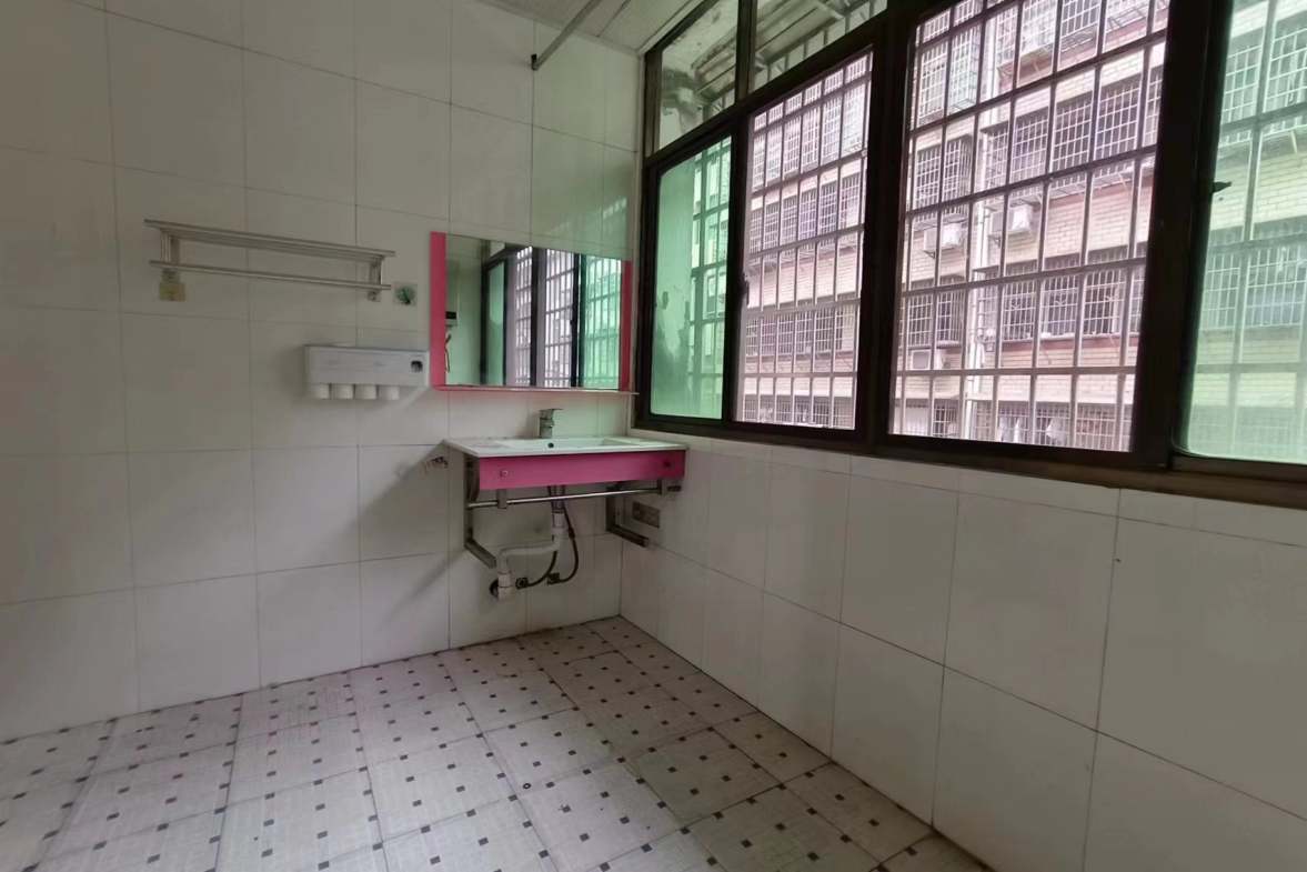 明月小区  3室2厅2卫   1200.00元/月室内图