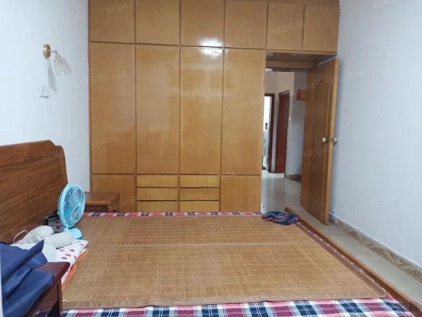 涟邵北苑  3室2厅2卫    69.8万客厅