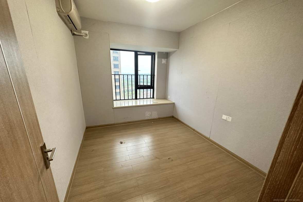 东部美的城  3室2厅2卫    2000.0元/月室内图