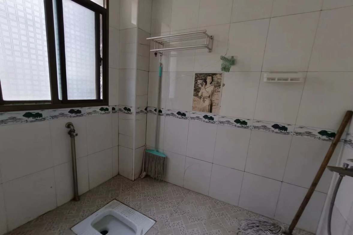明月小区  3室2厅2卫   1200.00元/月室内图