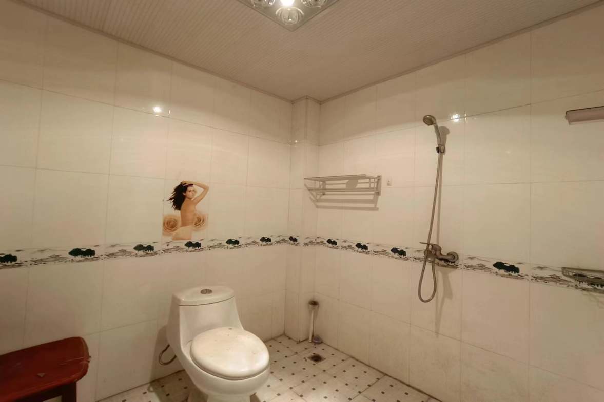 明月小区  3室2厅2卫   1200.00元/月室内图