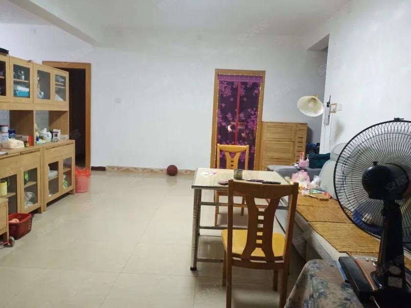 涟邵北苑  3室2厅2卫    69.8万客厅