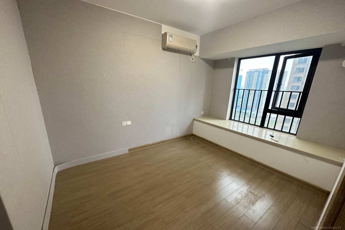 东部美的城  3室2厅2卫    2000.0元/月室内图