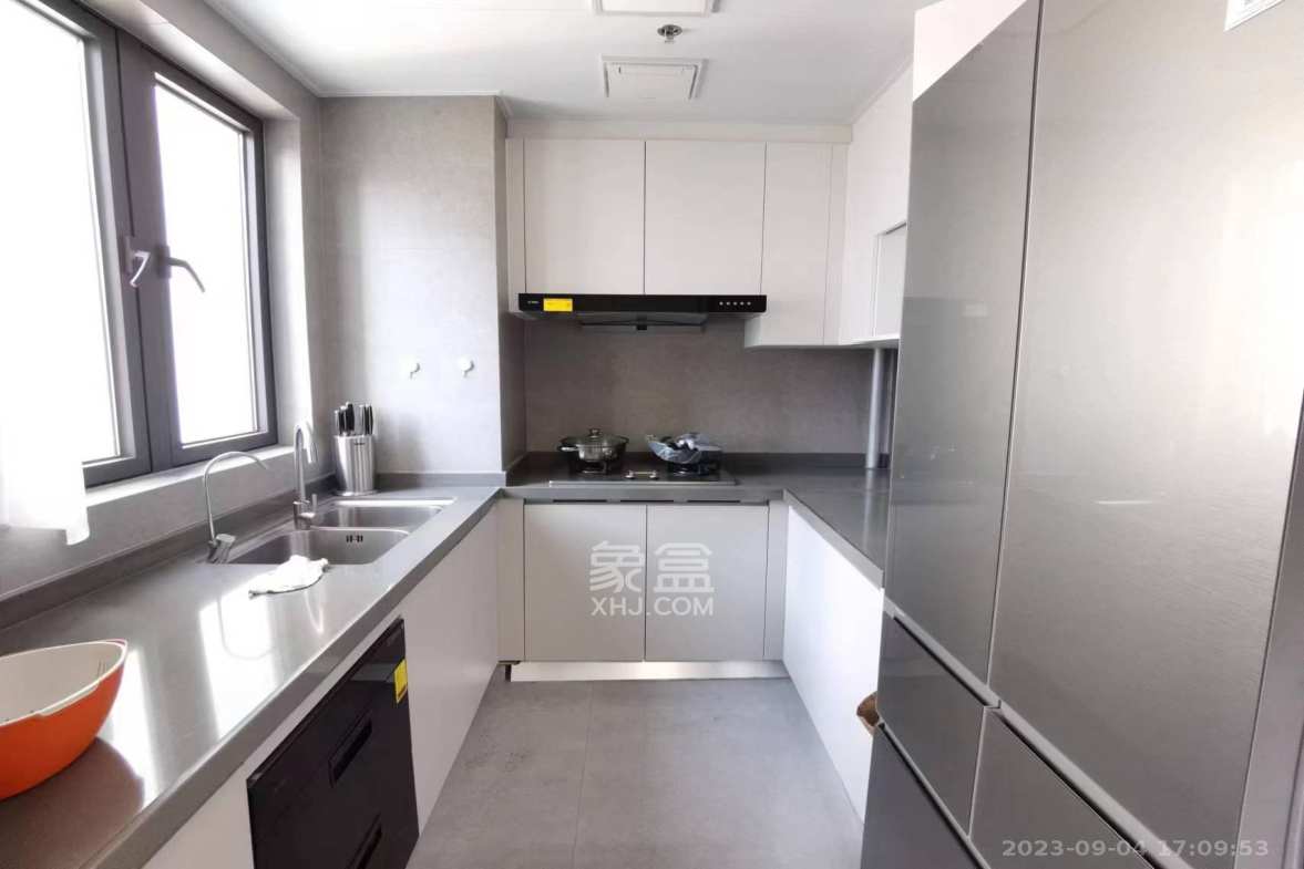 时代梅溪领峰  4室2厅3卫    5600.0元/月室内图