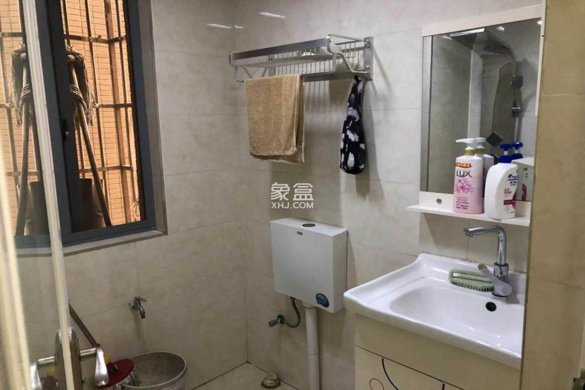 景湖春天  2室2厅1卫   1800.00元/月室内图