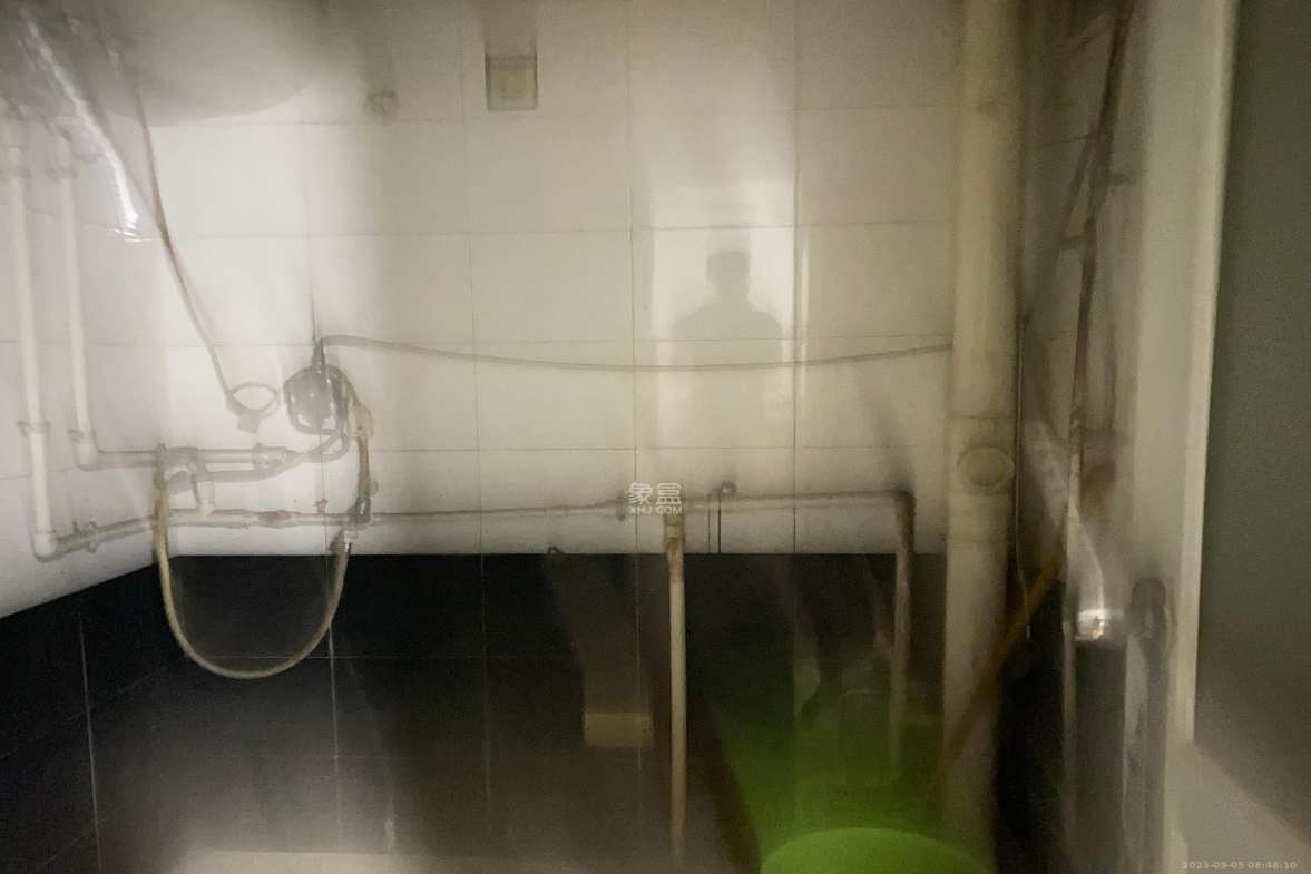 中南汽车世界 2室2厅1卫 1100.0元/月 中南汽车世界 2室2厅1卫 1100.0元/月室内图