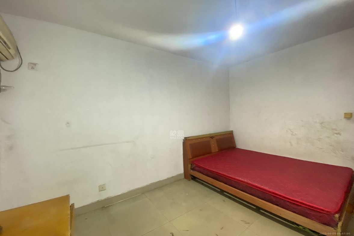 中南汽车世界 2室2厅1卫 1100.0元/月 中南汽车世界 2室2厅1卫 1100.0元/月室内图