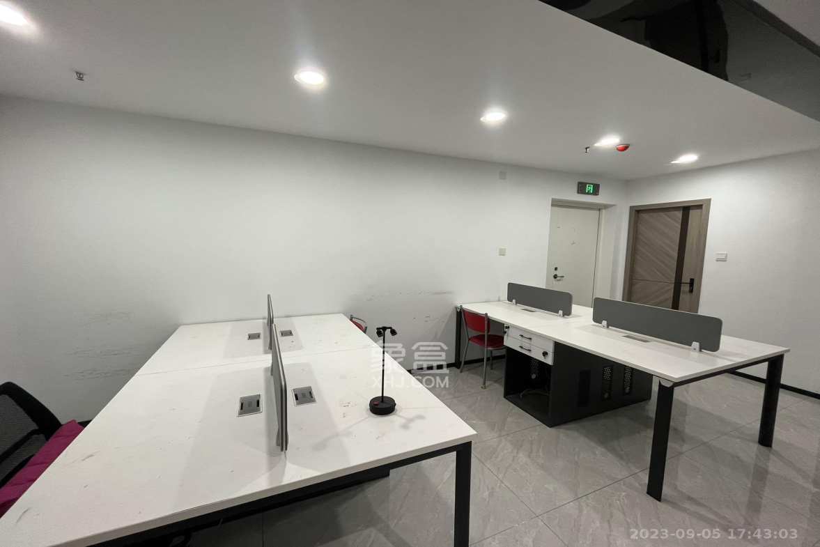 绿洲花园  5室1厅1卫    10000.0元/月室内图1